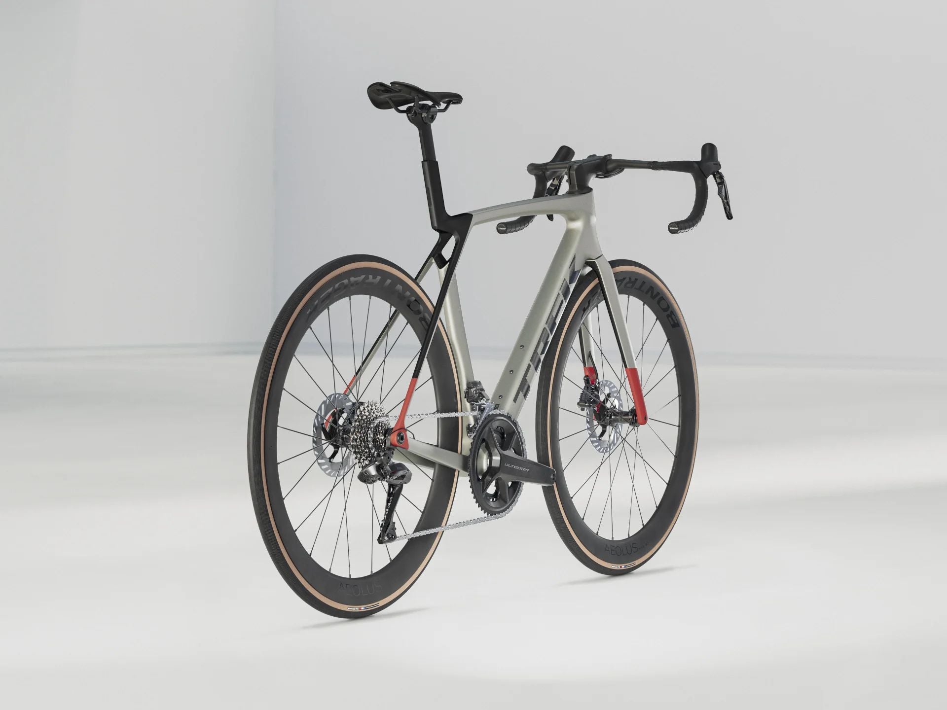 Trek Madone SL 7 Matte Lunar Silver 2025