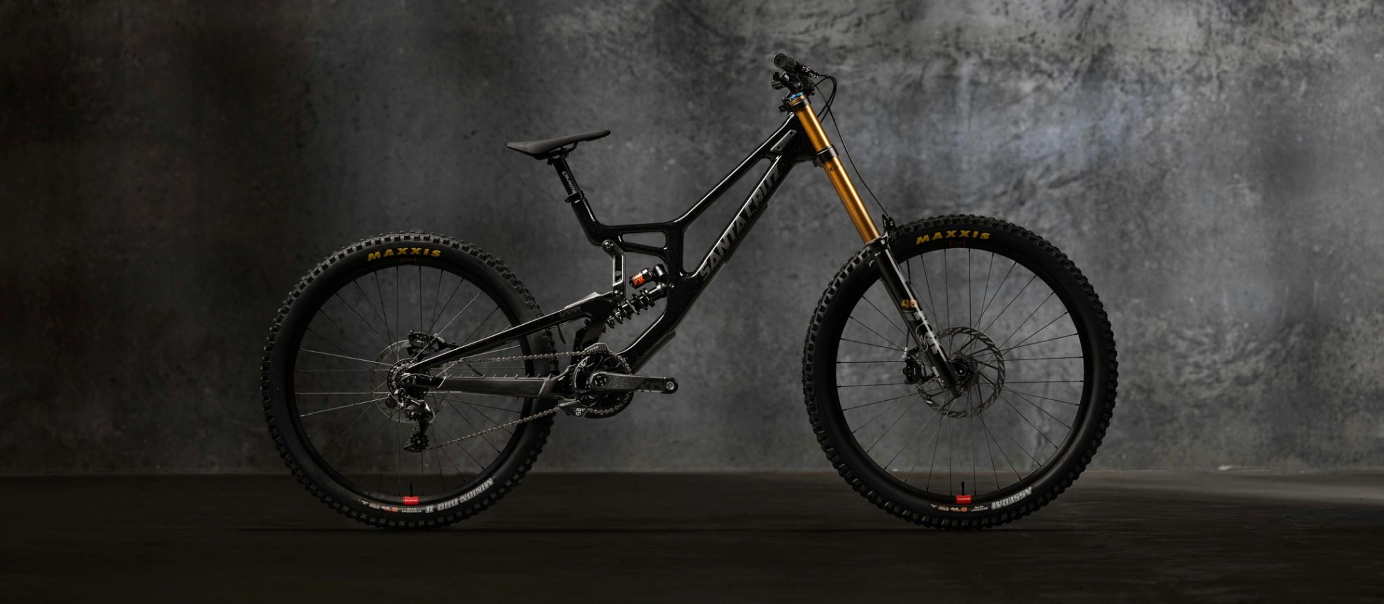 Santa Cruz V10 8 CC X01 MX Gloss Black Sparkle 2025